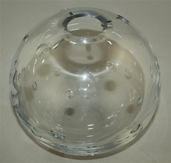 Vicke Lindstrand for Orrefors. A globular glass vase, c.1939, 17.5cm